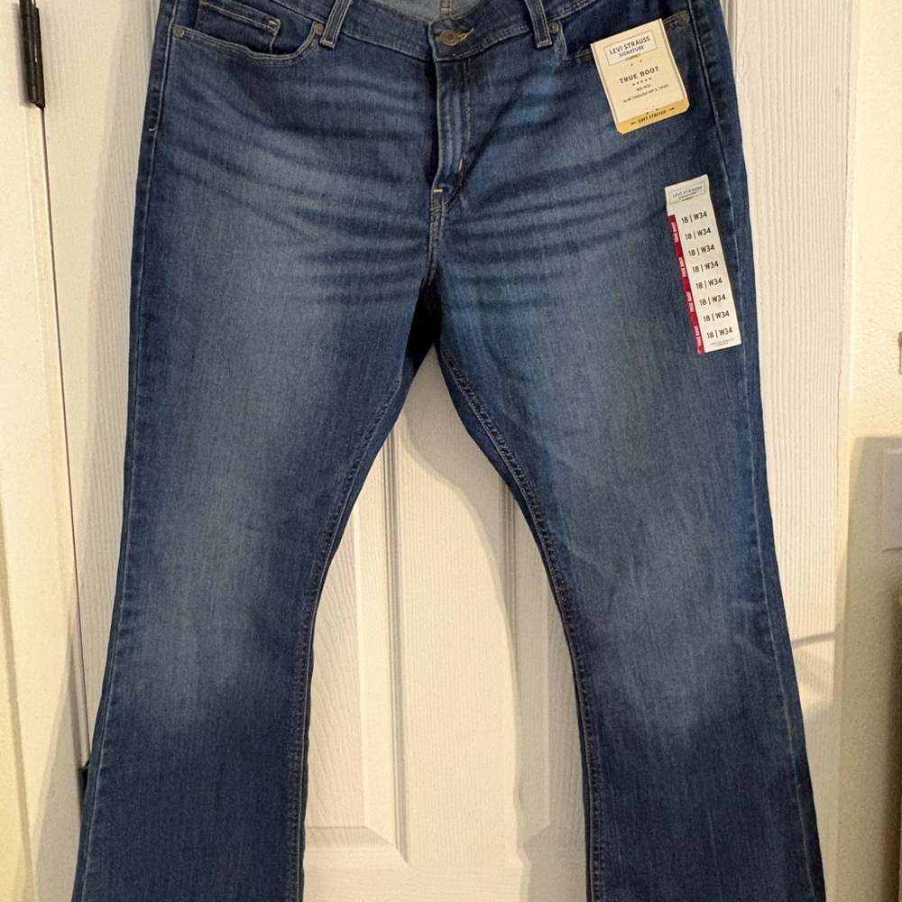 Levi's Women's Boot Cut Jeans in Blue